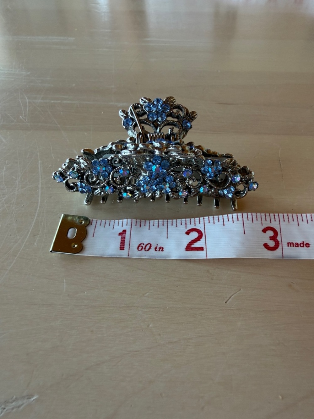 Vintage Style Ornate Silver-Tone Blue Rhinestone Floral Hair Claw Clip - Picture 5 of 6